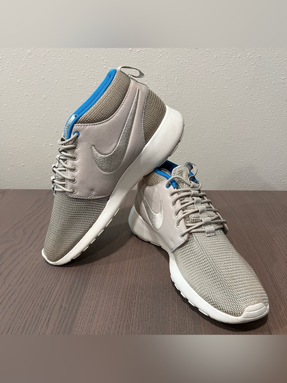 SIZE 8.5 MENS NIKE ROSHE RUN MID - Picture 6 of 6